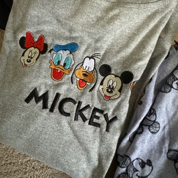 Mickey mouse loungewear lot - Picture 2 of 5